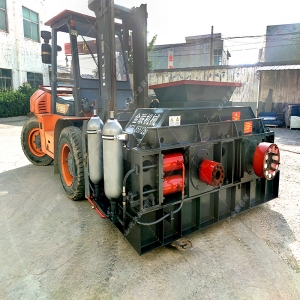 2PG1200x800大型對輥制砂機發(fā)往陜西商洛