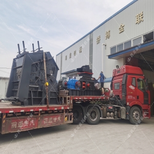 2PGC450X500狼牙破碎機發(fā)往湖南婁底破碎冰塊