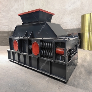 大型2PG1510半自動液壓對輥破碎制砂機發(fā)貨圖片