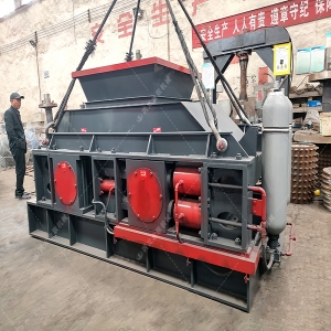 單臺中大型全自動液壓對輥制砂機設備發(fā)往河北