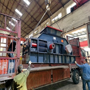 中型2PG1000x700液壓對輥制砂機發(fā)貨 發(fā)往湖南