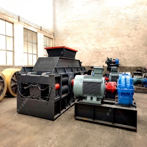 2PG1000x700中大型對(duì)輥破碎機(jī)設(shè)備發(fā)貨