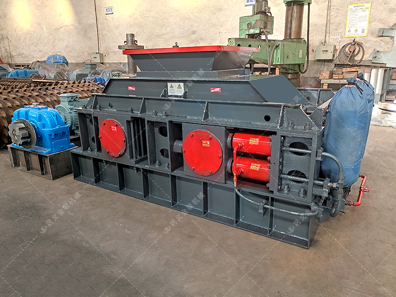 二次購(gòu)買大型液壓對(duì)輥破碎機(jī)發(fā)貨 發(fā)往廣東