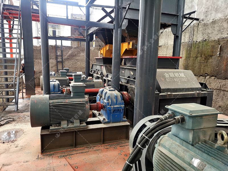 廢棄混凝土骨料破碎用到哪些設備？對輥破碎機怎么樣？